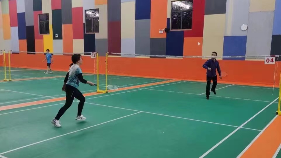 上海钱能钱包组织羽毛球团建活动